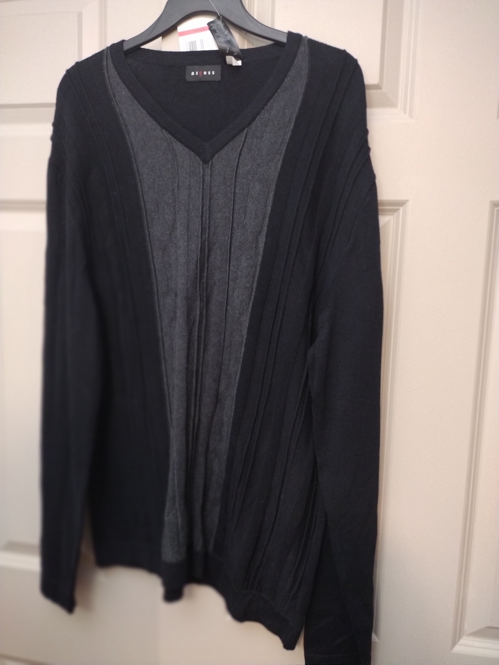 AXCESS Men's V-Neck Sweater in Black and Charcoal